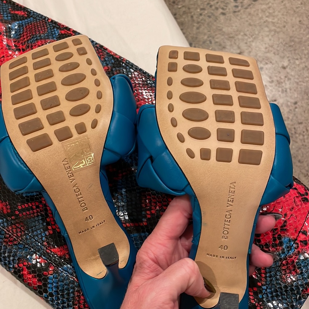 Bottega Veneta Lido Mules - Picture 8 of 8